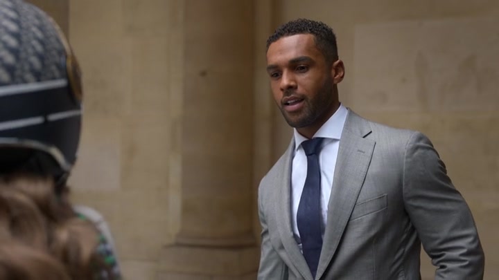 Emily_in_Paris_S02E06_WEBRip_x264-ION10_2725.jpg