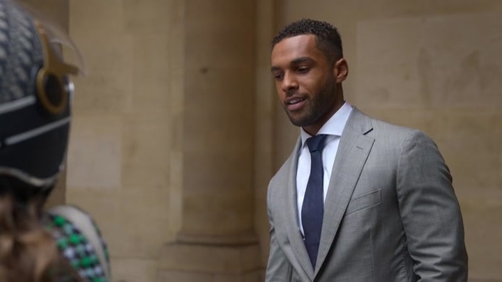 Emily_in_Paris_S02E06_WEBRip_x264-ION10_2726.jpg