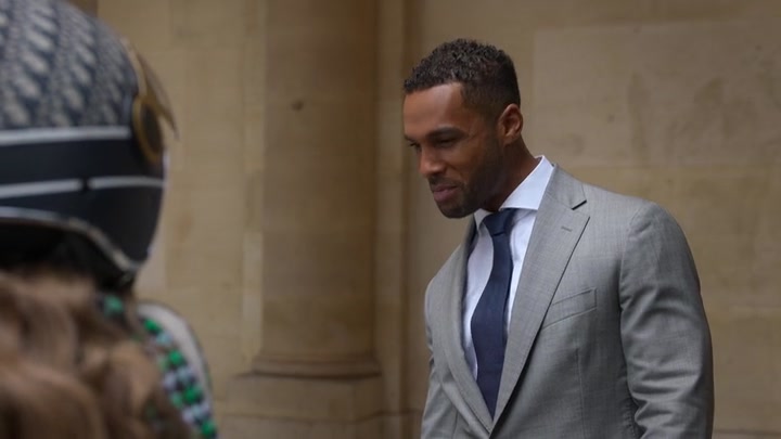 Emily_in_Paris_S02E06_WEBRip_x264-ION10_2733.jpg