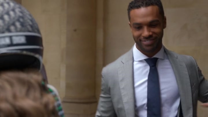 Emily_in_Paris_S02E06_WEBRip_x264-ION10_2737.jpg