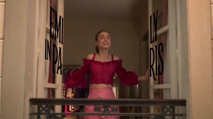 Emily_in_Paris_S02E07_WEBRip_x264-ION10_0041.jpg
