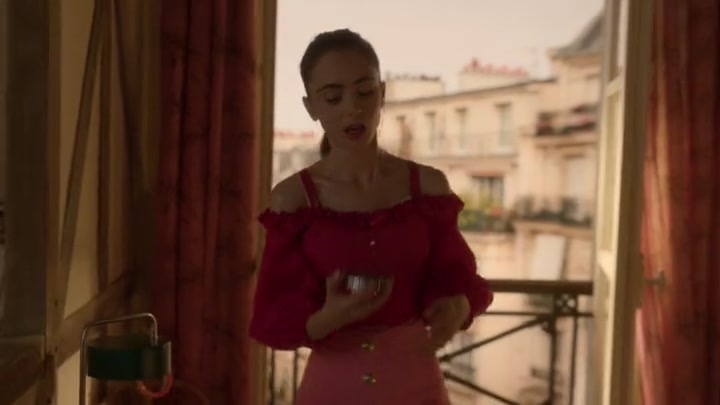 Emily_in_Paris_S02E07_WEBRip_x264-ION10_0057.jpg