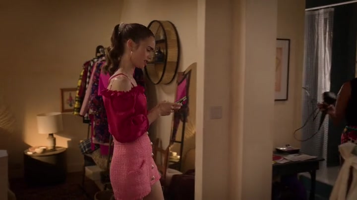 Emily_in_Paris_S02E07_WEBRip_x264-ION10_0067.jpg Emily_in_Paris_S02E07_WEBRip_x264-ION10_0067.jpg