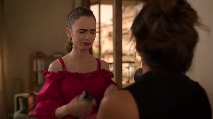 Emily_in_Paris_S02E07_WEBRip_x264-ION10_0084.jpg
