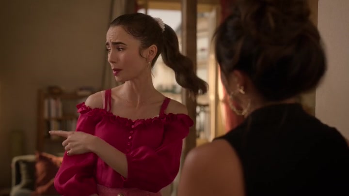 Emily_in_Paris_S02E07_WEBRip_x264-ION10_0089.jpg