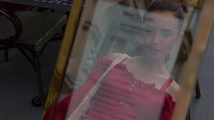 Emily_in_Paris_S02E07_WEBRip_x264-ION10_0143.jpg