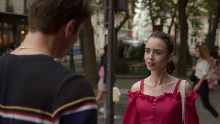 Emily_in_Paris_S02E07_WEBRip_x264-ION10_0158.jpg