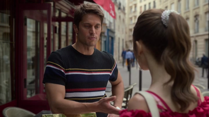Emily_in_Paris_S02E07_WEBRip_x264-ION10_0167.jpg