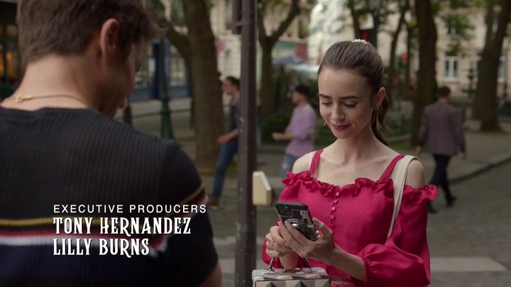 Emily_in_Paris_S02E07_WEBRip_x264-ION10_0173.jpg