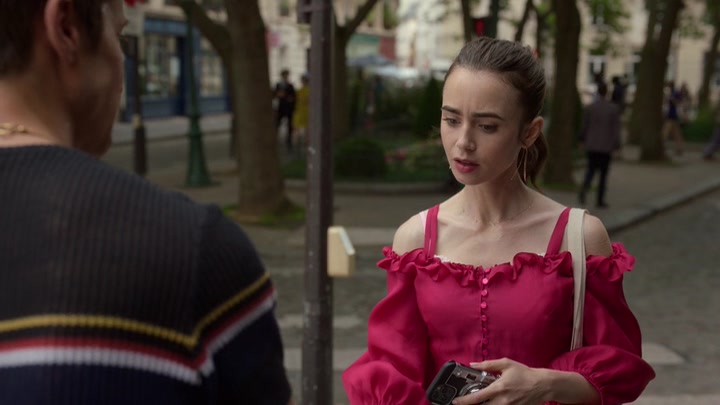 Emily_in_Paris_S02E07_WEBRip_x264-ION10_0183.jpg