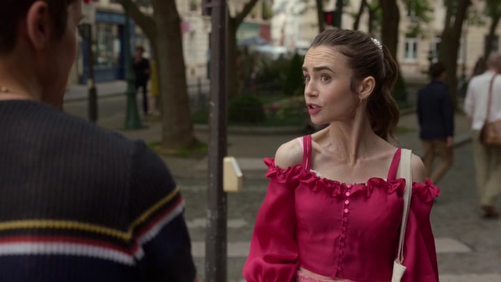 Emily_in_Paris_S02E07_WEBRip_x264-ION10_0190.jpg