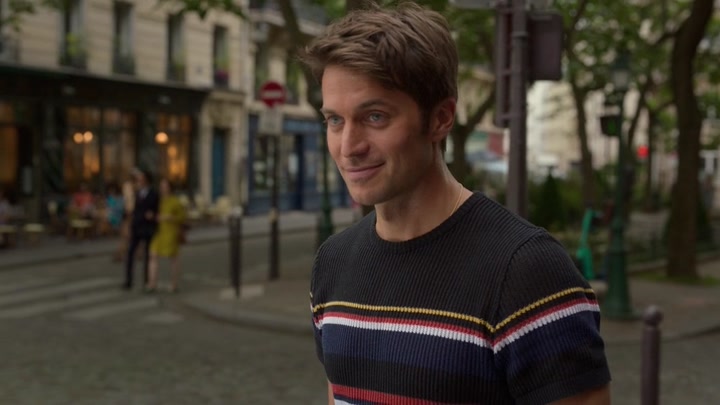 Emily_in_Paris_S02E07_WEBRip_x264-ION10_0215.jpg