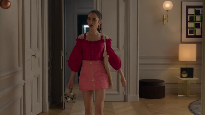 Emily_in_Paris_S02E07_WEBRip_x264-ION10_0226.jpg