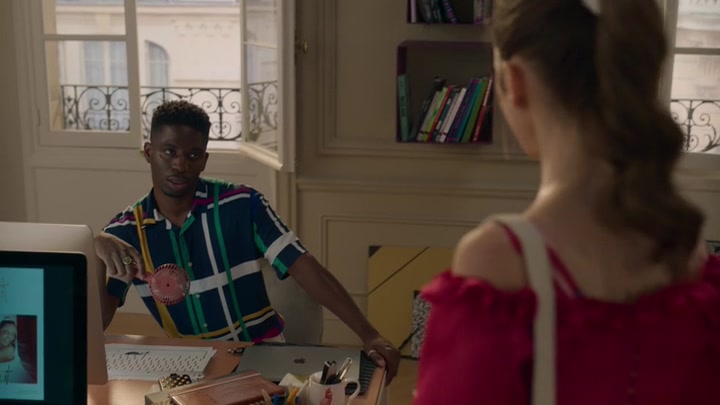 Emily_in_Paris_S02E07_WEBRip_x264-ION10_0243.jpg
