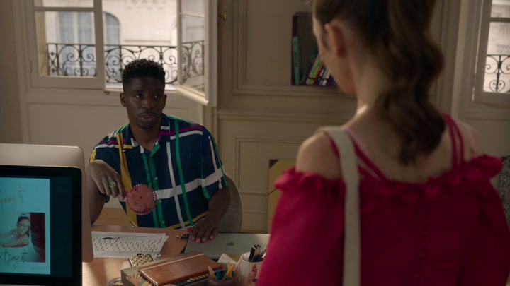 Emily_in_Paris_S02E07_WEBRip_x264-ION10_0250.jpg