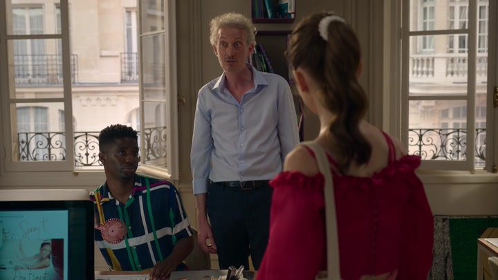 Emily_in_Paris_S02E07_WEBRip_x264-ION10_0278.jpg