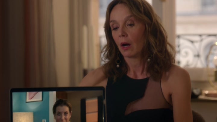 Emily_in_Paris_S02E07_WEBRip_x264-ION10_0350.jpg