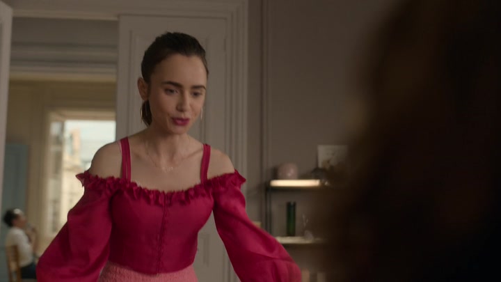 Emily_in_Paris_S02E07_WEBRip_x264-ION10_0353.jpg