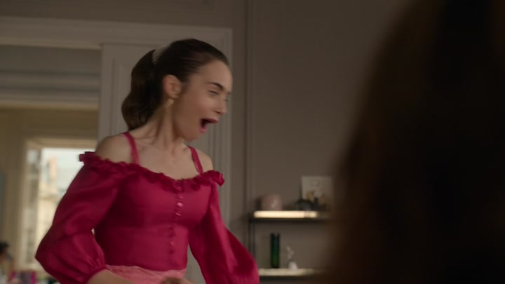 Emily_in_Paris_S02E07_WEBRip_x264-ION10_0376.jpg