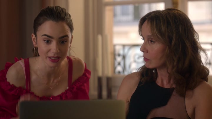 Emily_in_Paris_S02E07_WEBRip_x264-ION10_0391.jpg