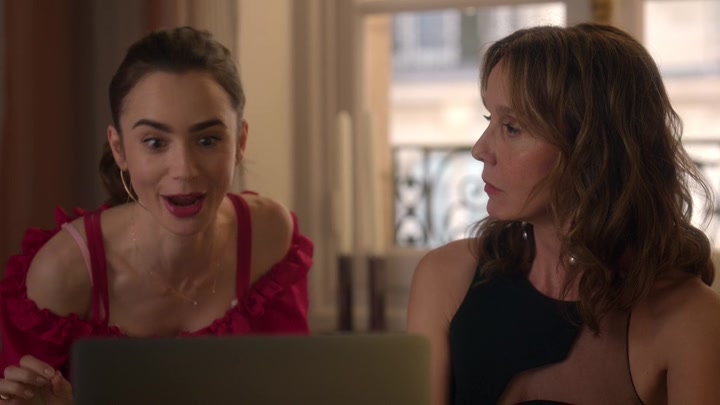 Emily_in_Paris_S02E07_WEBRip_x264-ION10_0394.jpg