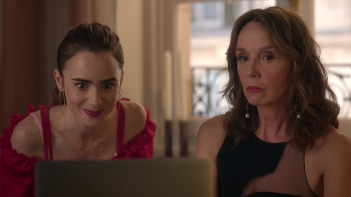 Emily_in_Paris_S02E07_WEBRip_x264-ION10_0399.jpg