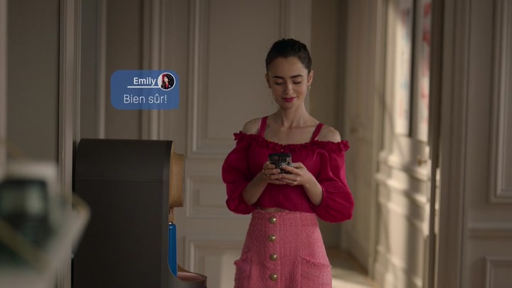 Emily_in_Paris_S02E07_WEBRip_x264-ION10_0420.jpg