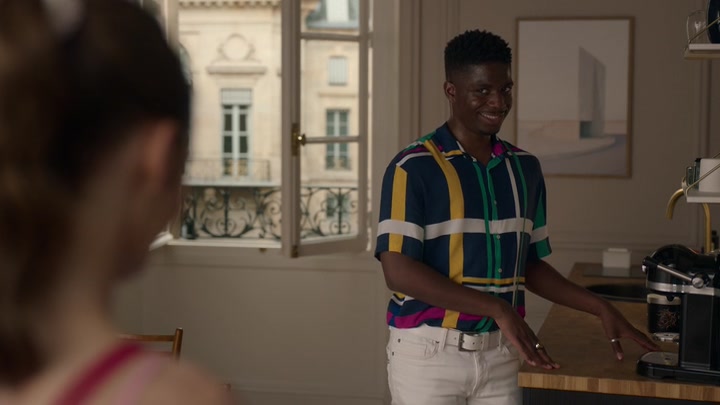 Emily_in_Paris_S02E07_WEBRip_x264-ION10_0430.jpg