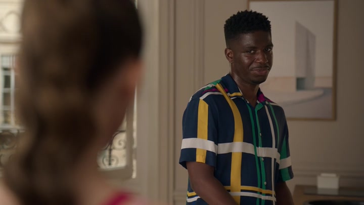 Emily_in_Paris_S02E07_WEBRip_x264-ION10_0433.jpg