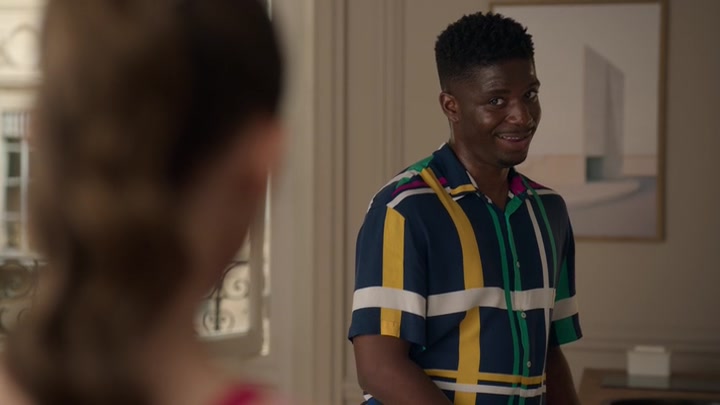 Emily_in_Paris_S02E07_WEBRip_x264-ION10_0435.jpg