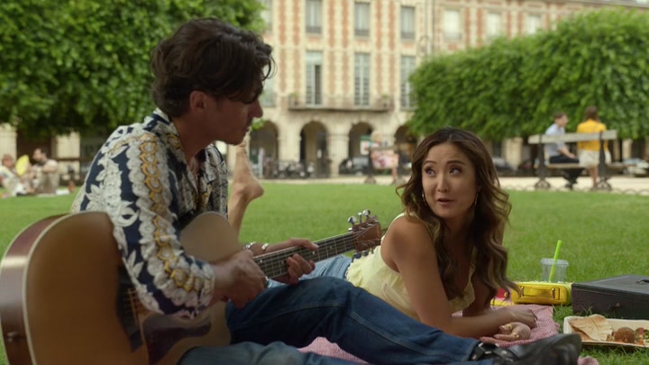 Emily_in_Paris_S02E07_WEBRip_x264-ION10_0466.jpg