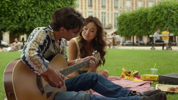 Emily_in_Paris_S02E07_WEBRip_x264-ION10_0511.jpg