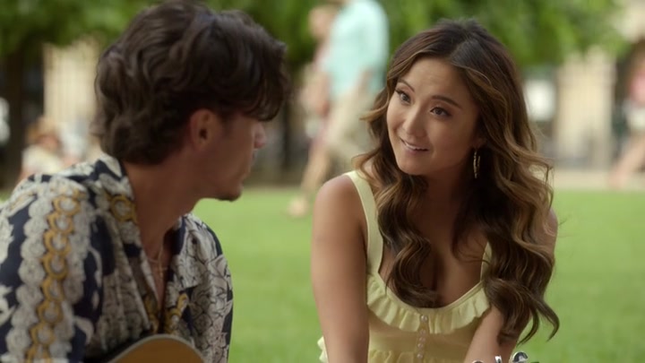Emily_in_Paris_S02E07_WEBRip_x264-ION10_0530.jpg