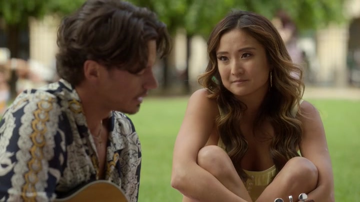 Emily_in_Paris_S02E07_WEBRip_x264-ION10_0540.jpg