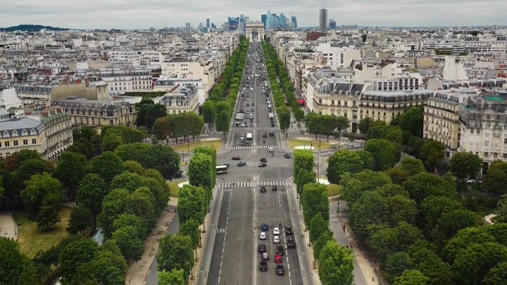 Emily_in_Paris_S02E07_WEBRip_x264-ION10_0633.jpg Emily_in_Paris_S02E07_WEBRip_x264-ION10_0633.jpg