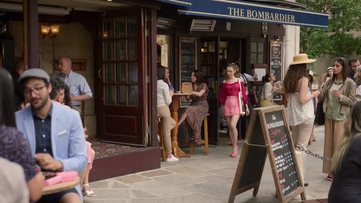 Emily_in_Paris_S02E07_WEBRip_x264-ION10_0637.jpg Emily_in_Paris_S02E07_WEBRip_x264-ION10_0637.jpg