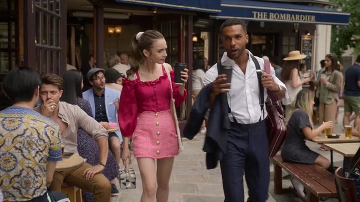 Emily_in_Paris_S02E07_WEBRip_x264-ION10_0653.jpg
