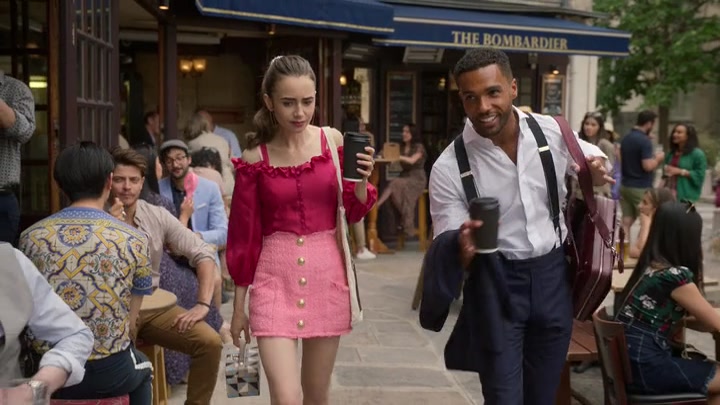 Emily_in_Paris_S02E07_WEBRip_x264-ION10_0655.jpg