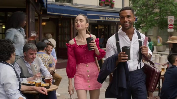Emily_in_Paris_S02E07_WEBRip_x264-ION10_0659.jpg