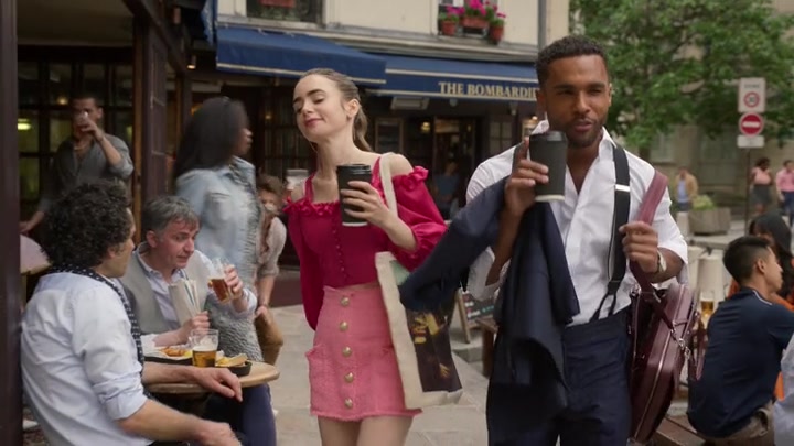 Emily_in_Paris_S02E07_WEBRip_x264-ION10_0660.jpg