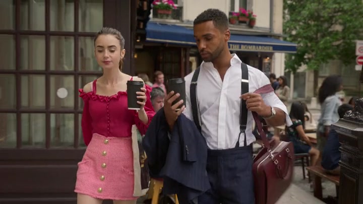 Emily_in_Paris_S02E07_WEBRip_x264-ION10_0664.jpg