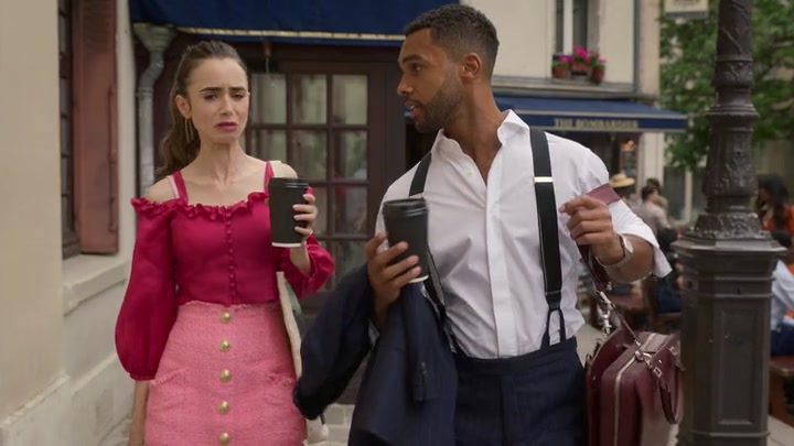 Emily_in_Paris_S02E07_WEBRip_x264-ION10_0669.jpg