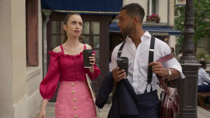 Emily_in_Paris_S02E07_WEBRip_x264-ION10_0670.jpg