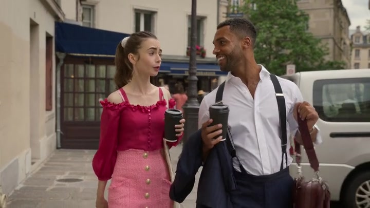 Emily_in_Paris_S02E07_WEBRip_x264-ION10_0682.jpg