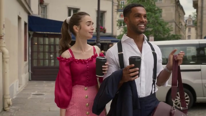 Emily_in_Paris_S02E07_WEBRip_x264-ION10_0685.jpg