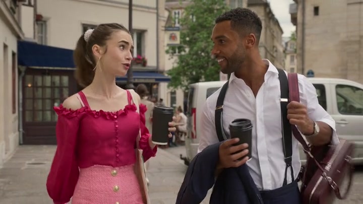 Emily_in_Paris_S02E07_WEBRip_x264-ION10_0689.jpg