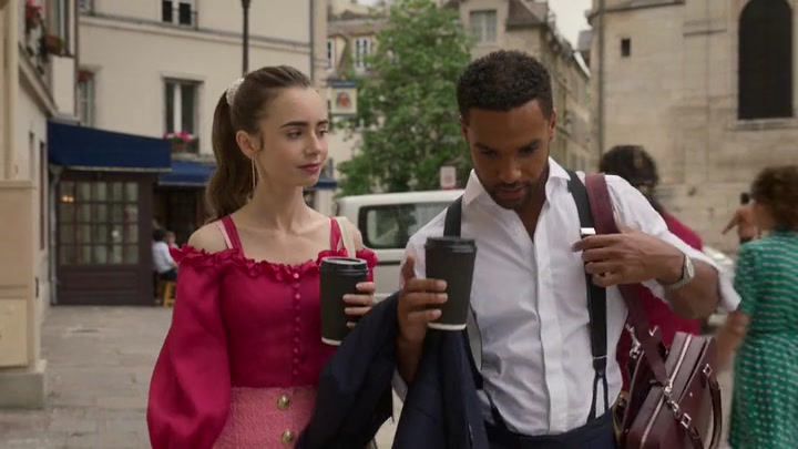 Emily_in_Paris_S02E07_WEBRip_x264-ION10_0697.jpg