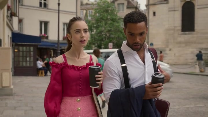Emily_in_Paris_S02E07_WEBRip_x264-ION10_0701.jpg