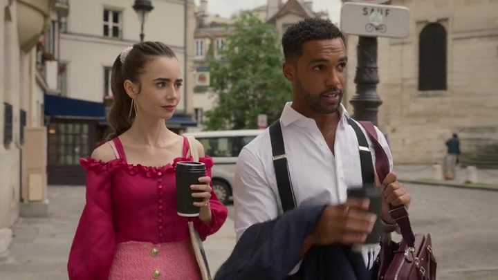 Emily_in_Paris_S02E07_WEBRip_x264-ION10_0707.jpg