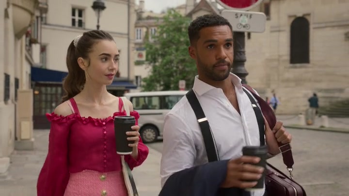 Emily_in_Paris_S02E07_WEBRip_x264-ION10_0708.jpg